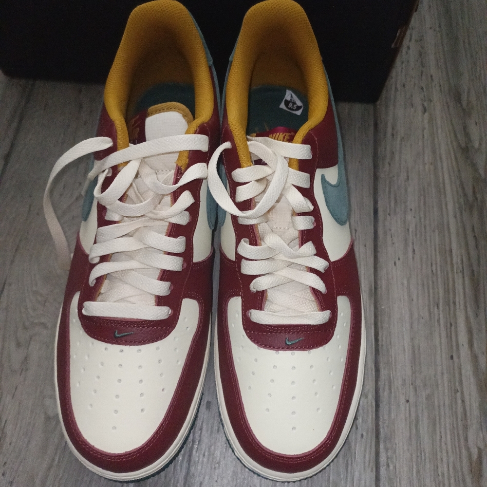 Nike Air Force 1 '07 LV8 9.5US